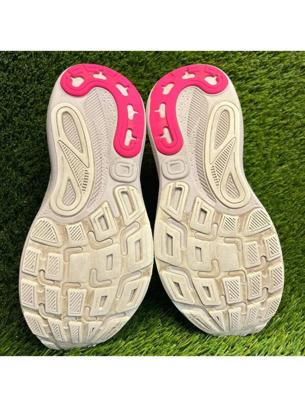 Brooks Adrenaline GTS 24 Womens Size 8.5 Beige Athletic Running Shoes Sneakers